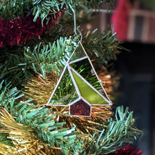 Charger l'image dans la galerie, Vitrail de sapin géométrique, mis comme décoration dans un arbre de Noël