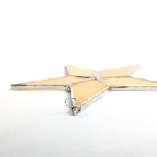 Charger l'image dans la galerie, Présentation d'un vitrail d'une étoile de Noël