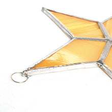 Charger l'image dans la galerie, Zoom sur l'accroche d'un vitrail d'une étoile de Noël