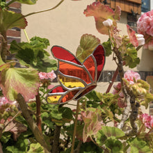 Charger l'image dans la galerie, Pique-Fleur Papillon Orange en vitrail, dans un pot de fleurs