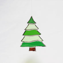 Charger l'image dans la galerie, Sapin de Noël vert blanc, en vitrail Tiffany à accrocher dans son sapin

