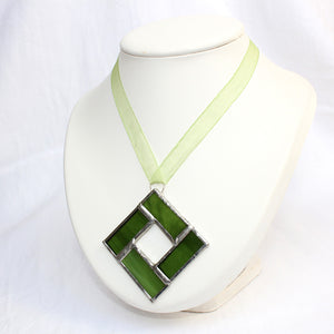 Collier à Motif Carré Creux