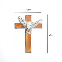 Charger l&#39;image dans la galerie, Colombe sur une Croix réalisé en vitrail, avec ses dimensions

