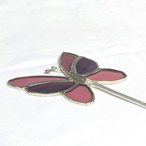 Pique-Fleur Papillon Violet en vitrail, vue de dos